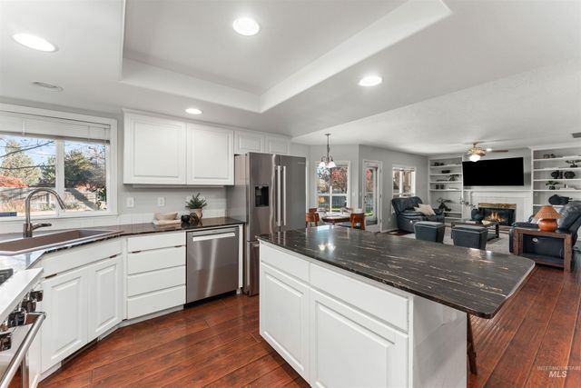 1118 N Snead Ave, Eagle, ID 83616