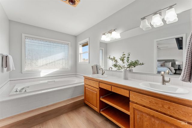 1118 N Snead Ave, Eagle, ID 83616