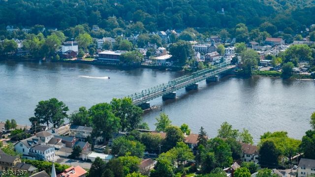 102 S Franklin St, Lambertville City, NJ 08530