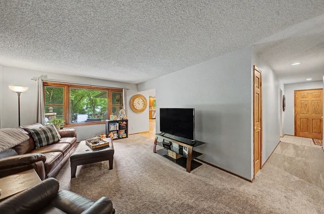 2349 Lake View Drive, Ames, IA 50010