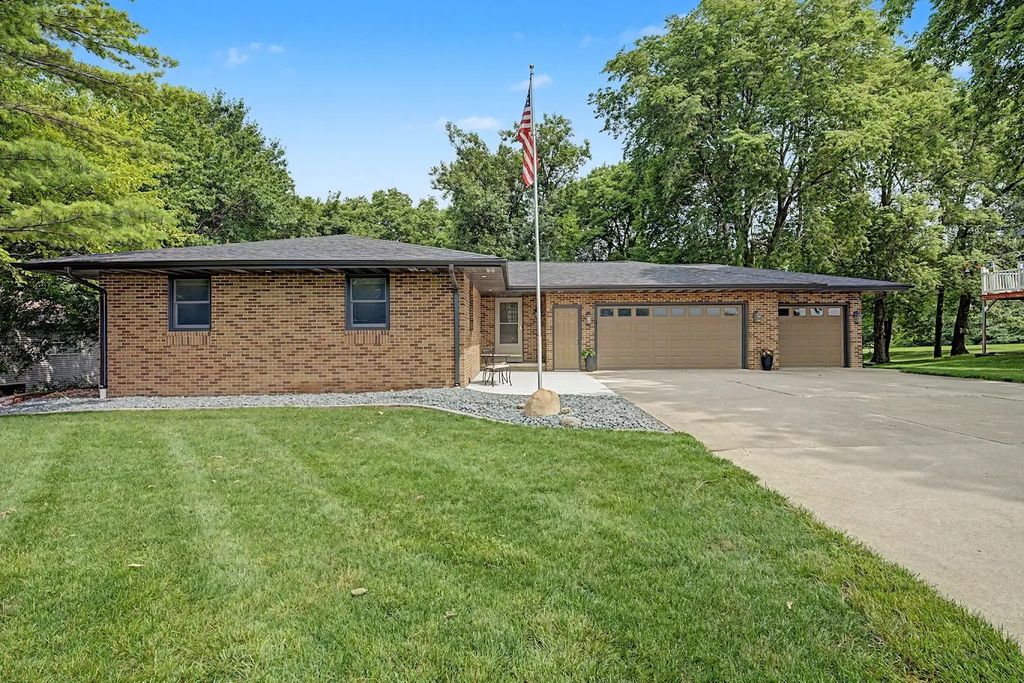 2349 Lake View Drive, Ames, IA 50010