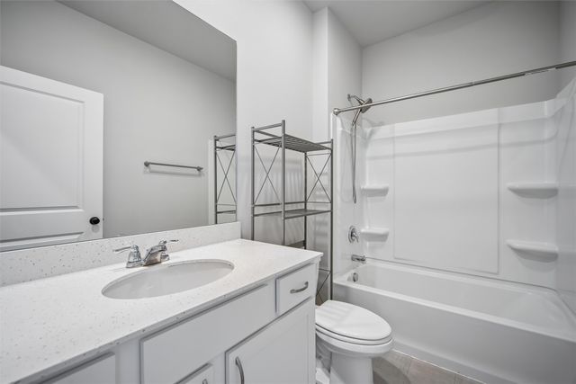 2521 NW Woodbury Drive, Ankeny, IA 50023