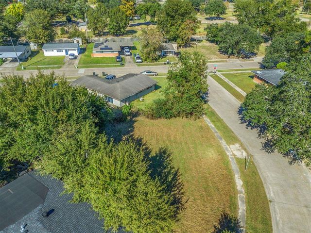 2919 General Mitchell Drive, Lake Charles, LA 70615