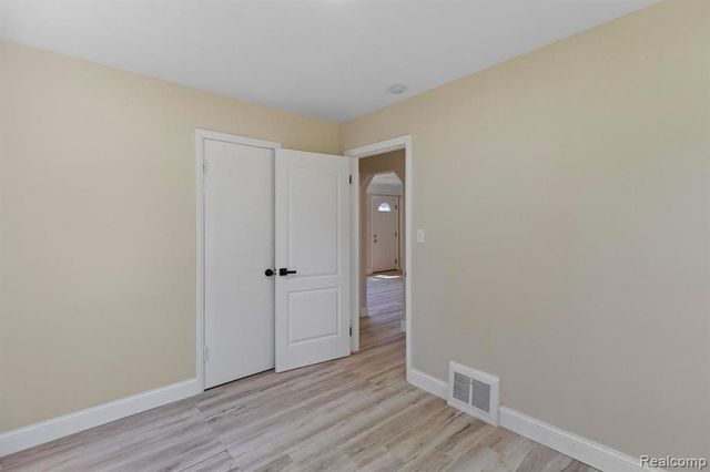 27334 Notre Dame Street, Inkster, MI 48141
