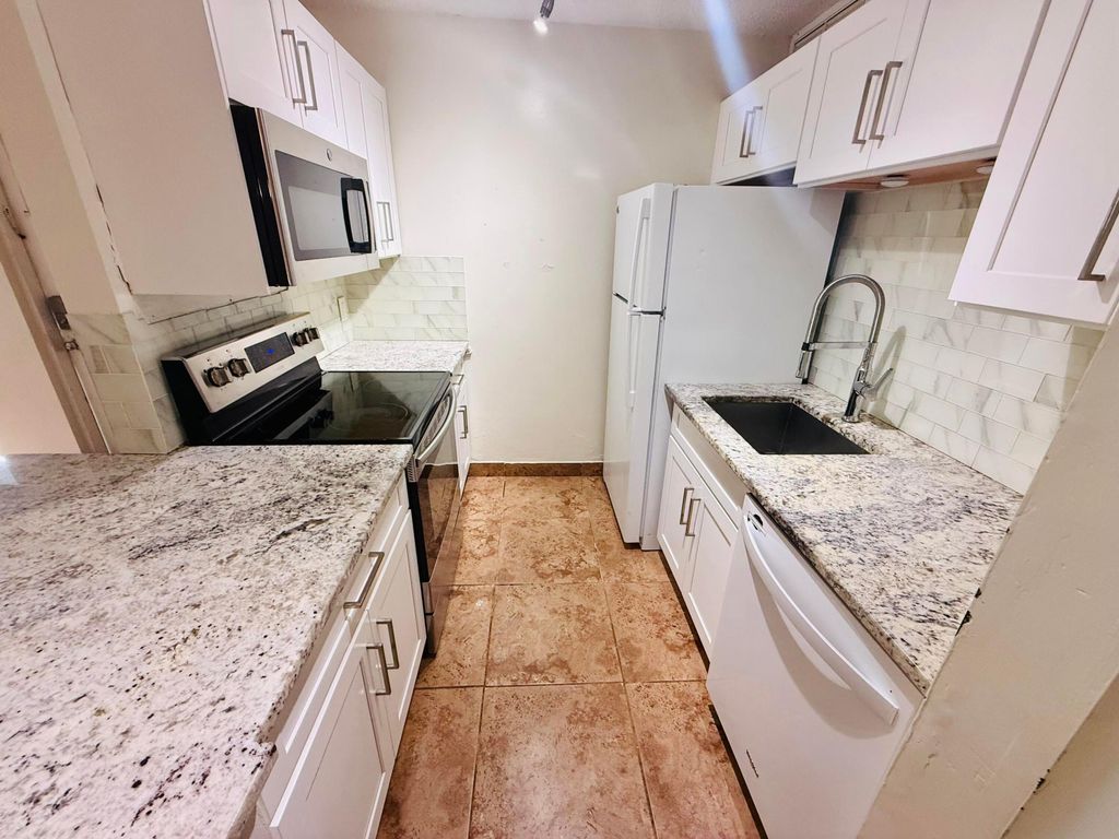 21 Crossings Circle C, Boynton Beach, FL 33435