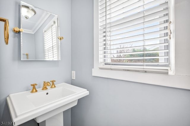 645 Kimball Ave, Westfield Town, NJ 07090