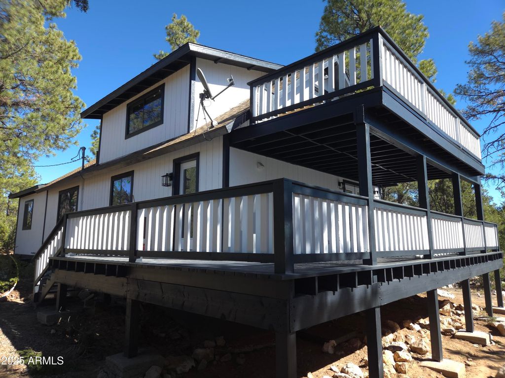 3326 HOMESTEAD Drive, Overgaard, AZ 85933