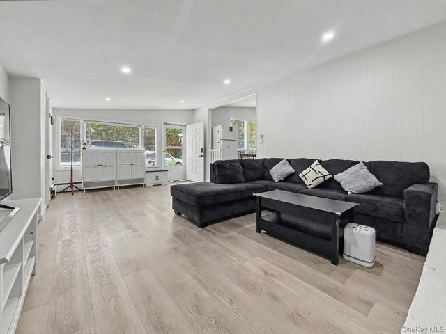 44 Straight Path, Rock Hill, NY 12775