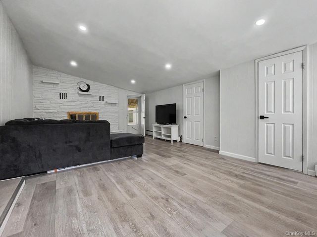 44 Straight Path, Rock Hill, NY 12775