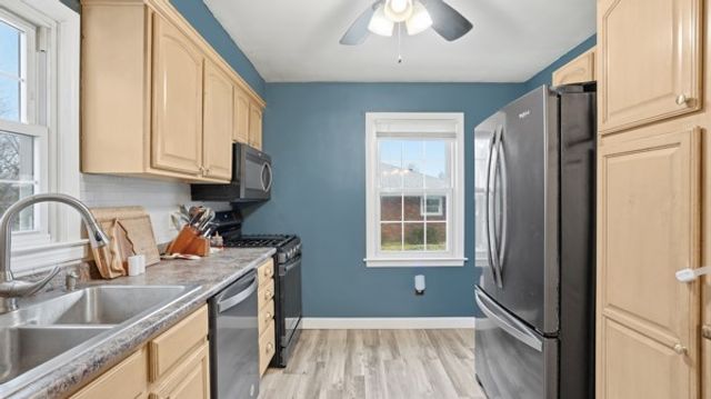 908 Aetna Dr, Ellwood City, PA 16117