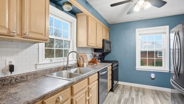 908 Aetna Dr, Ellwood City, PA 16117