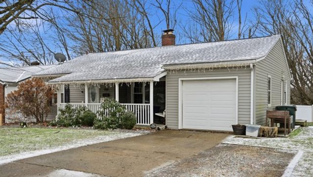 908 Aetna Dr, Ellwood City, PA 16117