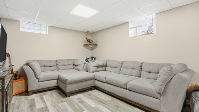 908 Aetna Dr, Ellwood City, PA 16117