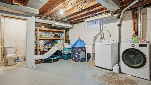 908 Aetna Dr, Ellwood City, PA 16117