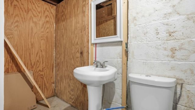 908 Aetna Dr, Ellwood City, PA 16117