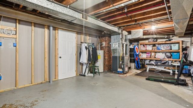 908 Aetna Dr, Ellwood City, PA 16117