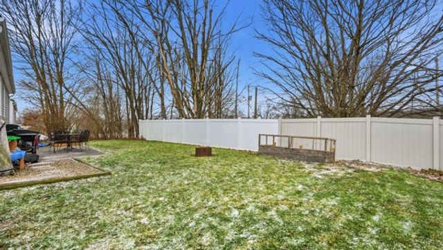 908 Aetna Dr, Ellwood City, PA 16117