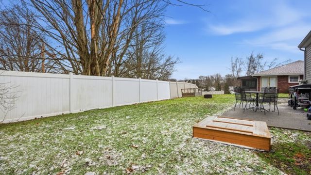 908 Aetna Dr, Ellwood City, PA 16117