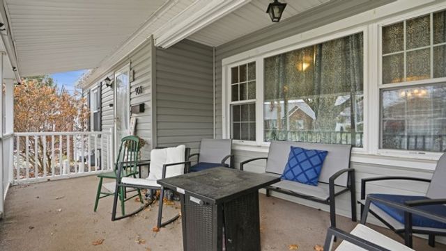 908 Aetna Dr, Ellwood City, PA 16117