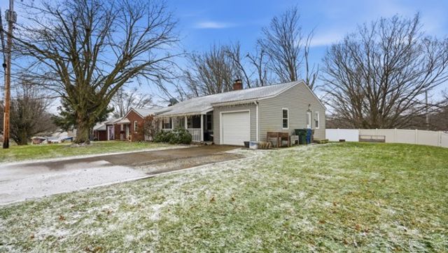 908 Aetna Dr, Ellwood City, PA 16117