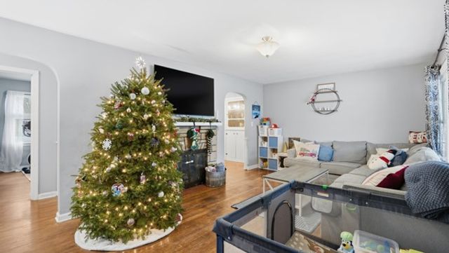 908 Aetna Dr, Ellwood City, PA 16117