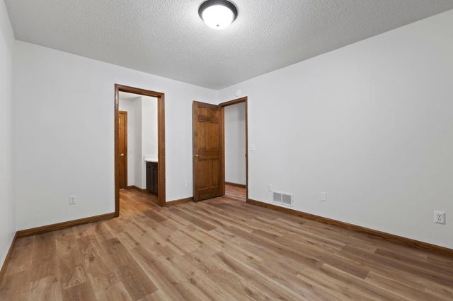 5619 Dunlap Avenue N, Shoreview, MN 55126