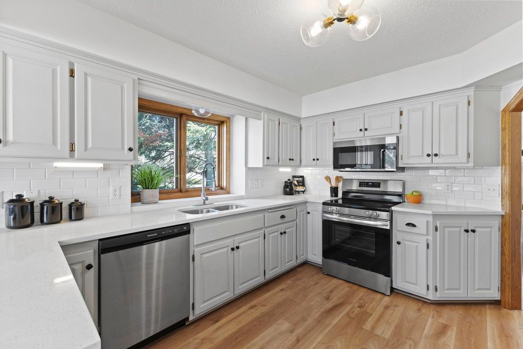 5619 Dunlap Avenue N, Shoreview, MN 55126 — photo 4