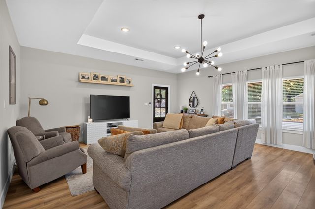2511 Gladstone Drive, Dallas, TX 75211