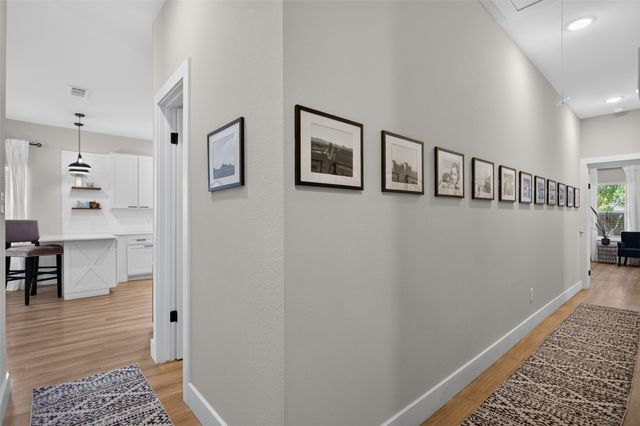 2511 Gladstone Drive, Dallas, TX 75211