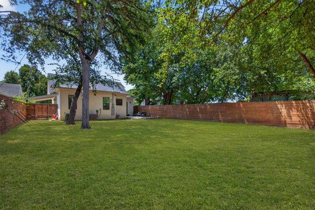 2511 Gladstone Drive, Dallas, TX 75211