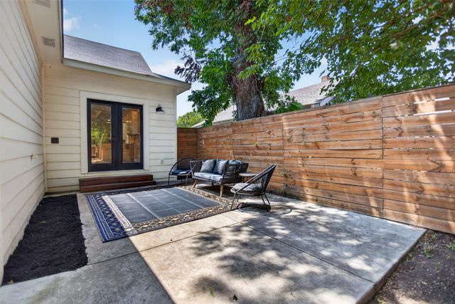 2511 Gladstone Drive, Dallas, TX 75211