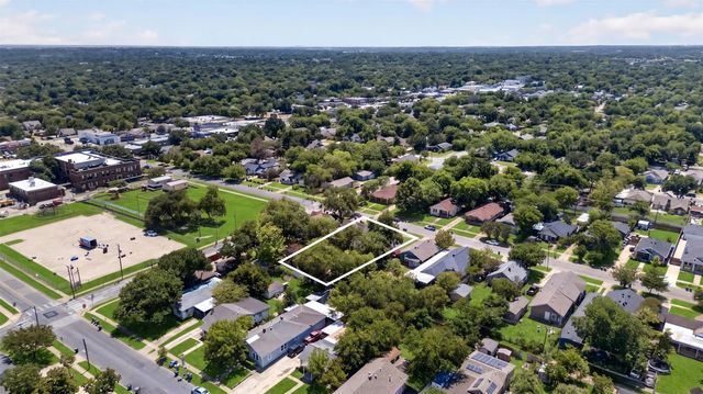 2511 Gladstone Drive, Dallas, TX 75211