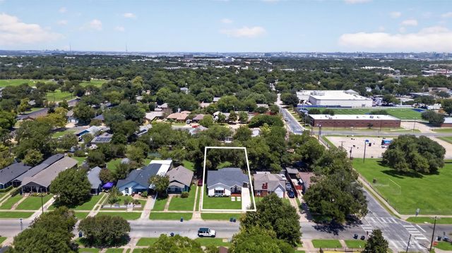 2511 Gladstone Drive, Dallas, TX 75211
