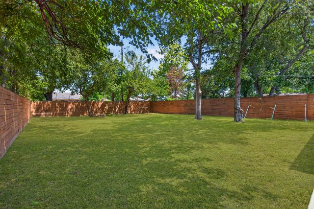 2511 Gladstone Drive, Dallas, TX 75211