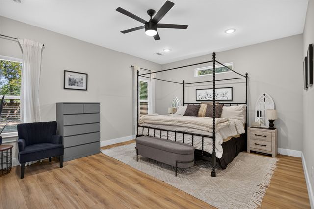 2511 Gladstone Drive, Dallas, TX 75211
