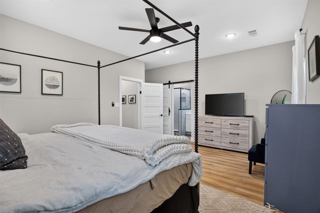 2511 Gladstone Drive, Dallas, TX 75211