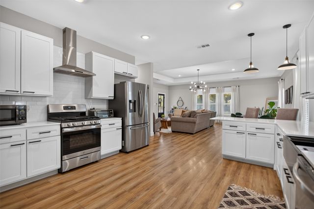 2511 Gladstone Drive, Dallas, TX 75211
