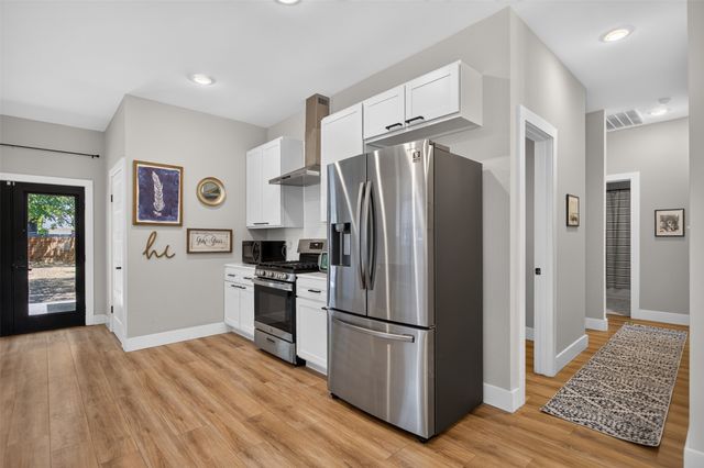 2511 Gladstone Drive, Dallas, TX 75211