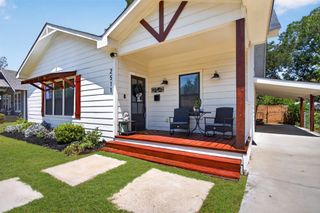 2511 Gladstone Drive, Dallas, TX 75211