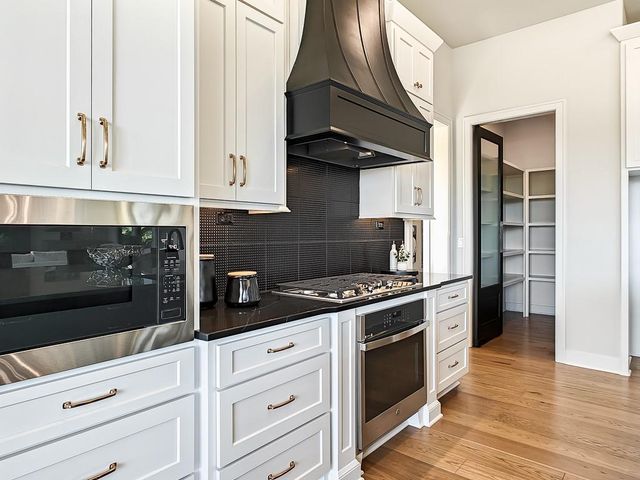 21509 W 80th Terrace, Shawnee, KS 66220