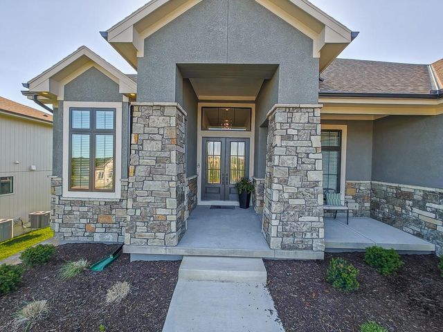 21509 W 80th Terrace, Shawnee, KS 66220