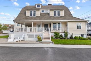 24 Warren Street July Or August House, Hull, MA 02045