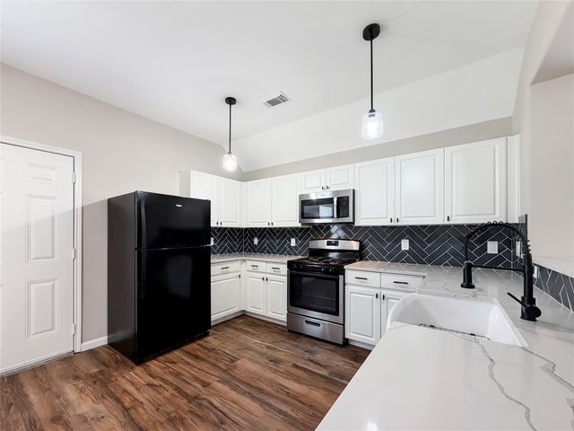 9418 Belleclaire Lane, Houston, TX 77044