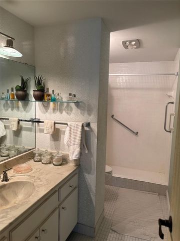 4350 Hillcrest Dr 303, Hollywood, FL 33021