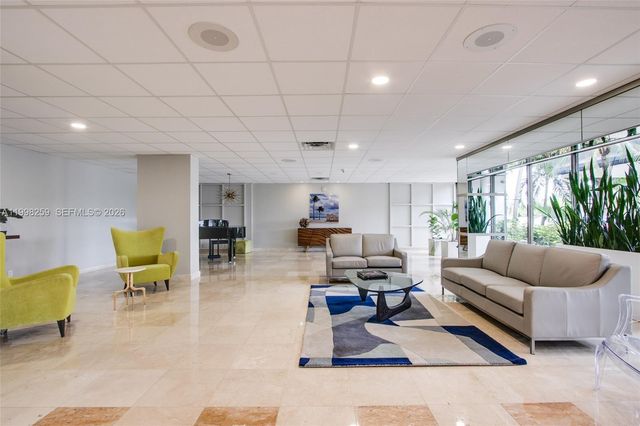 4350 Hillcrest Dr 303, Hollywood, FL 33021