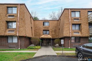 126 Triangle Street A32, Danbury, CT 06810