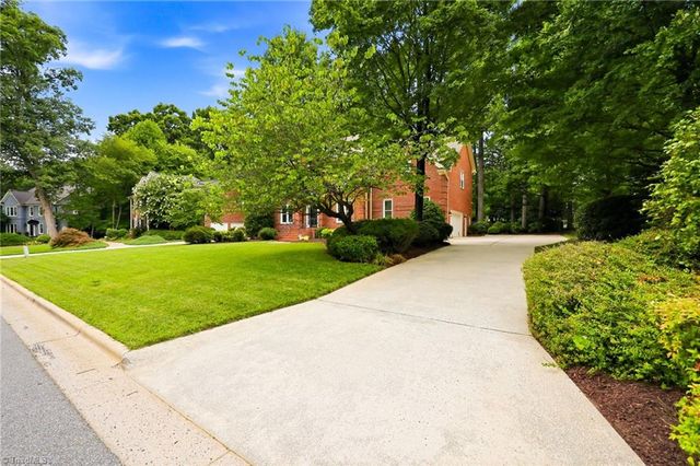 4911 Setter Court, Jamestown, NC 27282