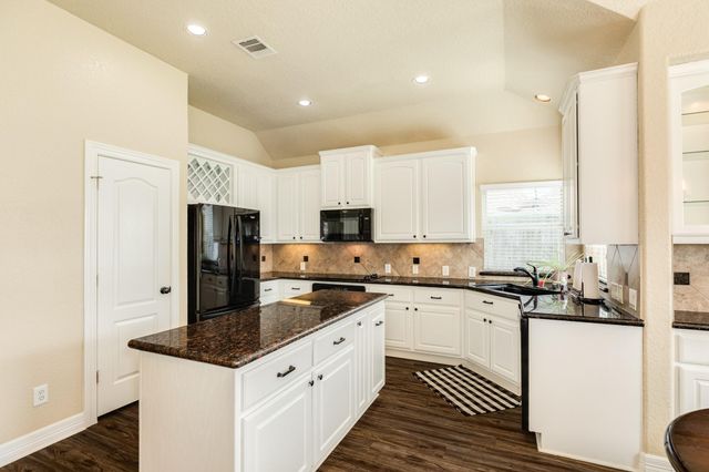 264 Lasso Street, Angleton, TX 77515