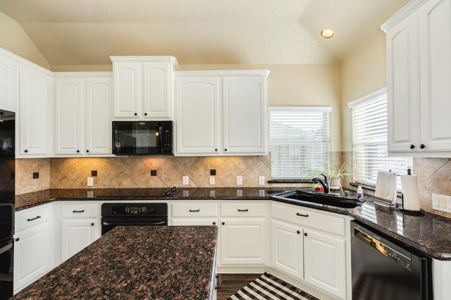 264 Lasso Street, Angleton, TX 77515