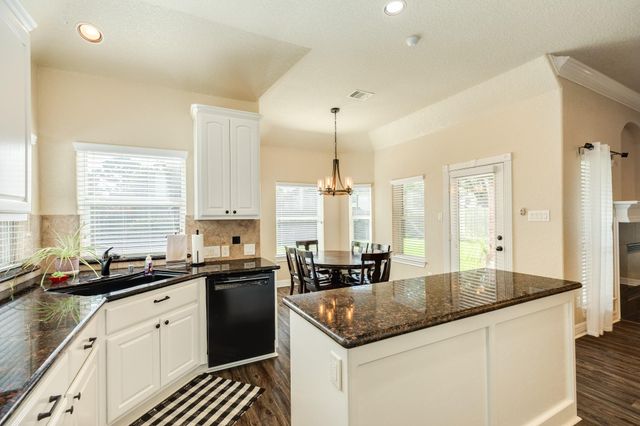 264 Lasso Street, Angleton, TX 77515